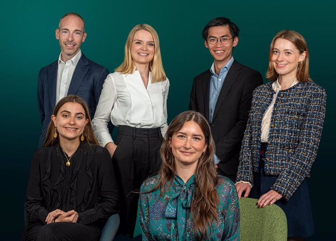 Back row (L - R): Peter Hewer, Cecilia Oerting, Long Tran, and Natasha Bragoli. Front row (L - R): Hanne Mortazavi and Teresa Berezowski.