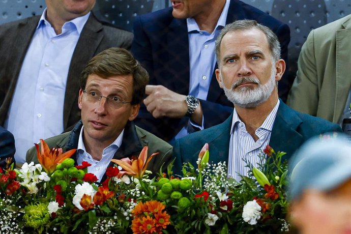 Archivo - Jose Luis Martinez-Almeida, Mayor of Madrid, and King Felipe VI of Spain are seen during the match between Rafael Nadal of Spain and Alex de Minaur of Australia during the Mutua Madrid Open 2024, ATP Masters 1000 and WTA 1000, tournament celebra