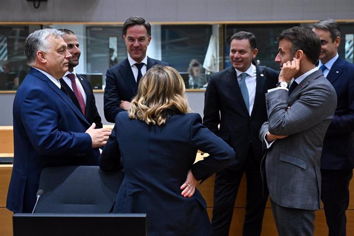 Archivo - Giorgia Meloni, Viktor Orbán, Rober Abela, Mark Rutte, Luís Montenegro y Emmanuel Macron en la reunión informal de líderes del 17 de junio