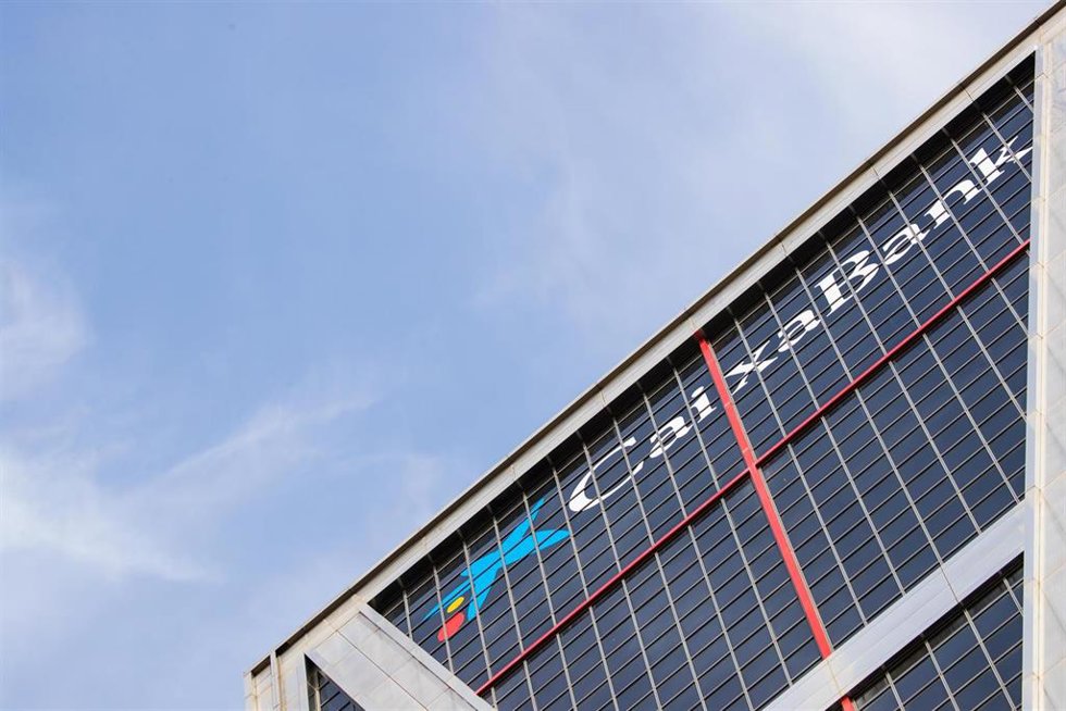 Archivo - Edificio de Caixabank