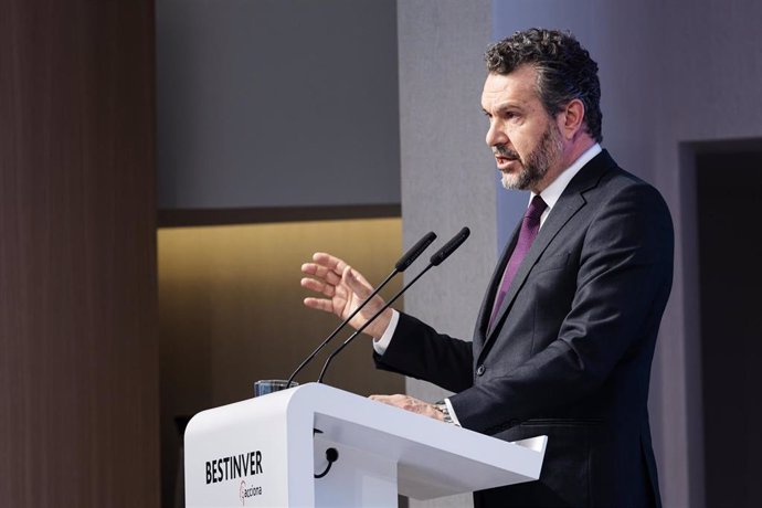 El presidente de la CNMV,  Rodrigo Buenaventura, interviene durante un encuentro informativo de Europa Press, en el Campus de ACCIONA, a 21 de mayo de 2024, en Madrid (España). 