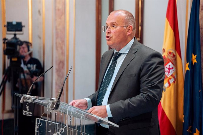 El portavoz del PP, Miguel Tellado, durante una rueda de prensa en el Congreso de los Diputados, a 13 de junio de 2024, en Madrid (España).