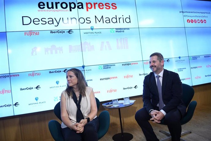 La delegada de Europa Press en la Comunidad de Madrid, Cristina de la Rica, y el consejero de Cultura, Turismo y Deporte de la Comunidad de Madrid, Mariano de Paco, durante un desayuno Madrid de Europa Press.