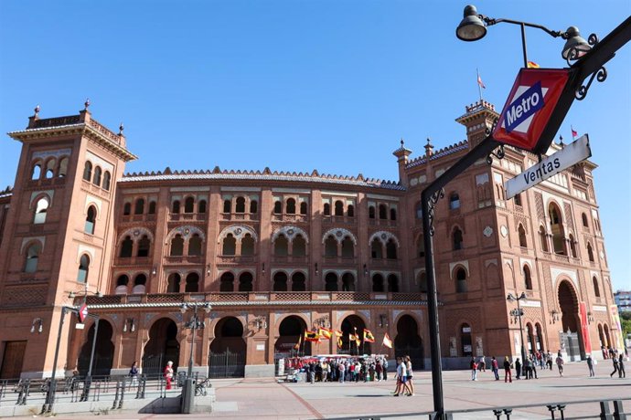 Archivo - Imagen del exterior de la Plaza de Toros de las Ventas de Madrid, junto a la parada de Metro 'Ventas'.