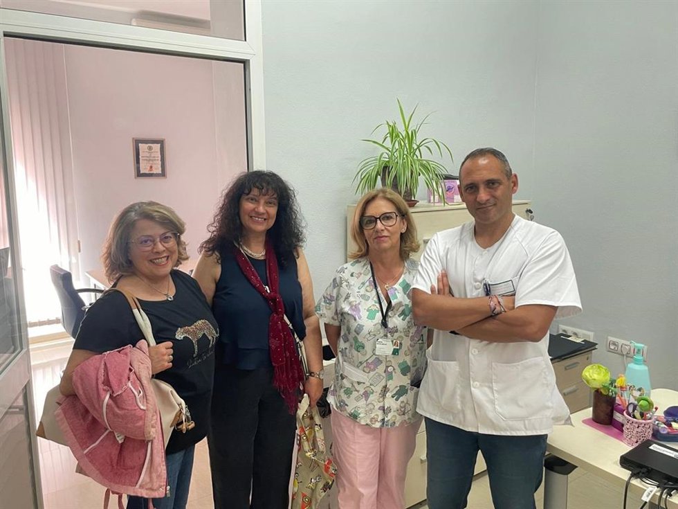 La profesora Filomena Matos, enfermera especialista y responsable del Programa de Movilidad de la Universidad del Algarve, en una visita al Hospital de Puerto Real (Cádiz)
