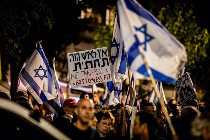 Participantes en una manifestación contra el Gobierno del primer ministro de Israel, Benjamin Netanyahu