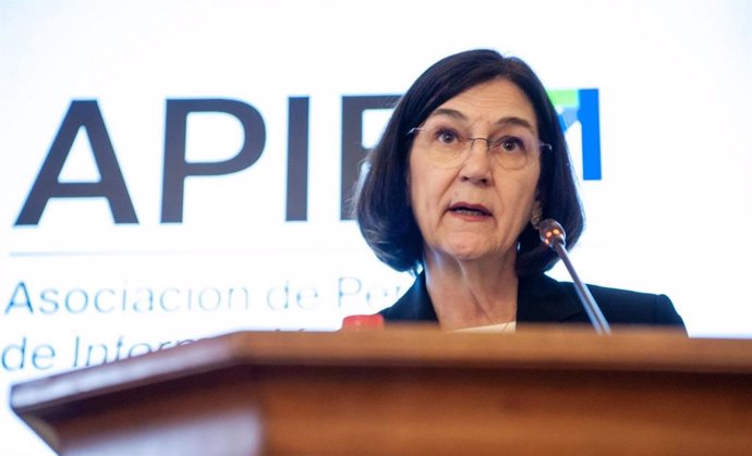 La presidenta de la CNMC, Cani Fernández, durante el XLI seminario de la APIE.