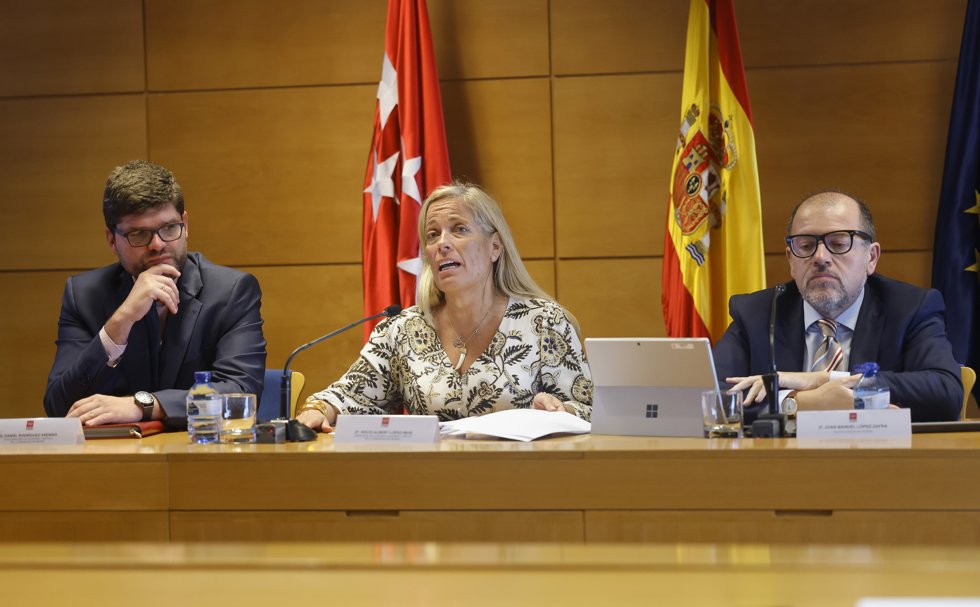 La consejera de Economía, Hacienda y Empleo, Rocío Albert, presenta los datos de contabilidad trimestral