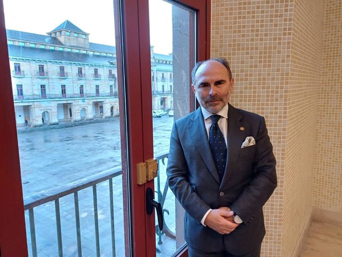 Archivo - El rector de la Universidad de Oviedo, Ignacio Villaverde.