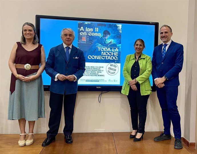 La doctora María Vidal; el doctor Pedro J. Navarro; la concejala María de la Paz Flores, y el doctor Andrés Fontalba.