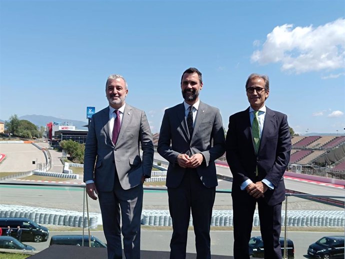 Archivo - Roger Torrent en el Circuit de Montmeló junto al alcalde de Barcelona Jaume Collboni (i) y el presidente de Fira de Barcelona, Pau Relat (d)