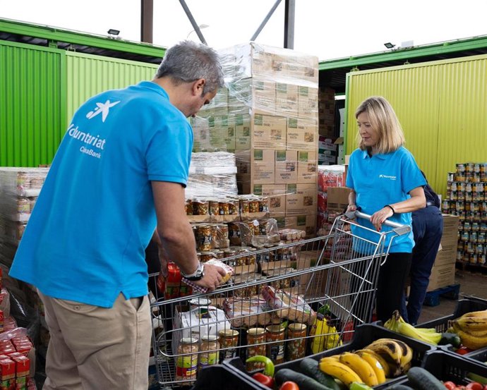 Repartos de alimentos con la Fundación Mont-i-Sion Solidària