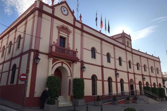 Fachada del Ayuntamiento de Alcalá de Guadaíra.