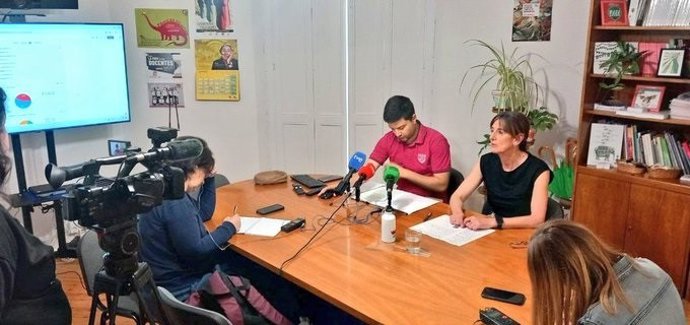 Representantes de STEC en una rueda de prensa