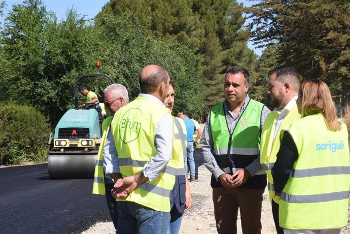 El presidente de la Diputación de Granada, Francis Rodríguez, visita la carretera de Los Bermejales