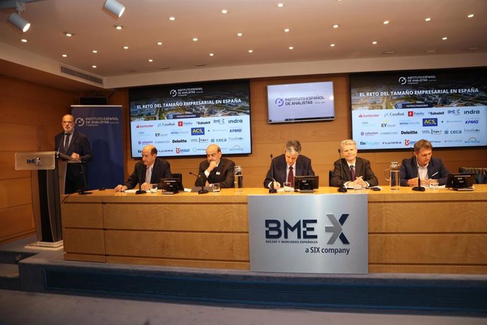 El Instituto Español de Analistas apuesta por incrementar el tamaño de las empresas para mayor productividad