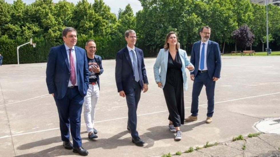 El Gobierno invierte más de 4 millones de euros en la mejora energética del IES Hermanos DElhuyar desde el 2017