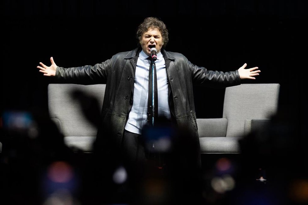 El presidente argentino, Javier Milei, durante la presentación de su libro Capitalismo, socialismo y la trampa neoclásica, en el Estadio Luna Park