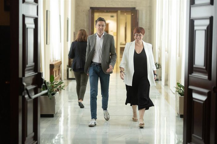 El diputado de Sumar Iñigo Errejón y la portavoz de Compromís, Águeda Micó, a su llegada a una reunión de la Junta de Portavoces en el Congreso de los Diputados, a 18 de junio de 2024, en Madrid (España).