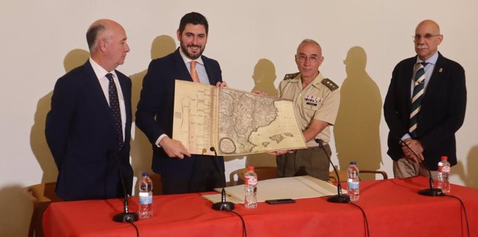 El  vicepresidente del Gobierno de Aragón, Alejandro Nolasco, en la presentación de la exposición cartográfica en Jaca