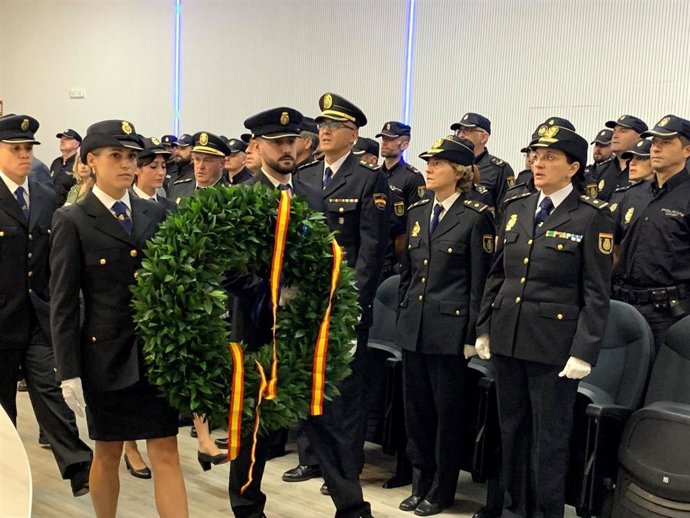 Acto de homenaje de la Policía Nacional en Cuenca.