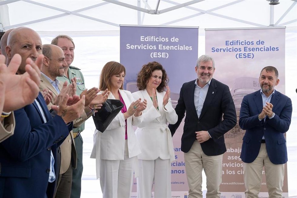 El presidente de Canarias, Fernando Clavijo, en la colocación de la primera piedra del edificio de servicios esenciales de Tenerife