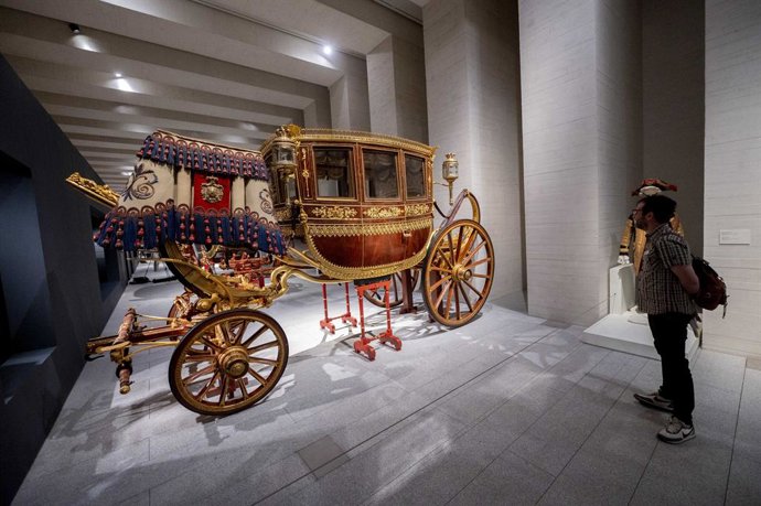 Archivo - Una berlina expuesta durante la presentación de En Movimiento, en la Galería de las Colecciones Reales, a 21 de junio de 2023, en Madrid (España). El museo de la Galería de las Colecciones Reales presenta En Movimiento, una exposición temp