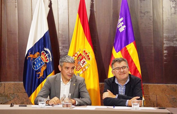 El consejero de Agricultura, Ganadería, Pesca y Soberanía Alimentaria del Gobierno de Canarias, Narvay Quintero; el consejero de Agricultura, Pesca y Medio Natural del Gobierno de Baleares, Joan Simonet Pons