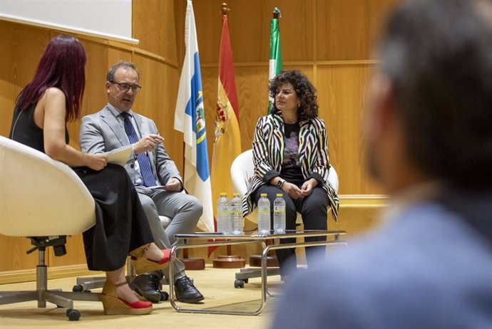 Acto de presenatción de las declaraciones ambientales EMAS del Parque Energético La Rábida y la Planta Química de Palos de la Frontera de Cepsa en Huelva.