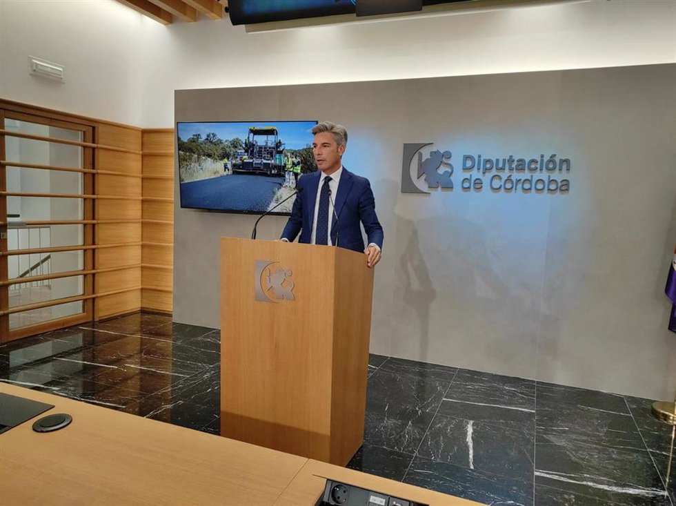 El vicepresidente primero de la Diputación de Córdoba, Andrés Lorite, en rueda de prensa.