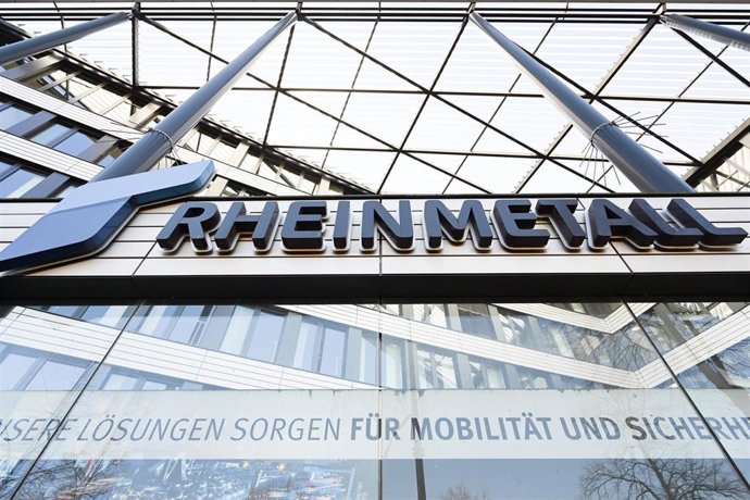 Archivo - FILED - 28 February 2022, North Rhine-Westphalia, Duesseldorf: The logo of the Rheinmetall armaments group can be seen on the facade of the company's headquarters. Photo: Federico Gambarini/dpa
