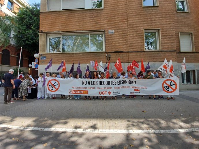 Inicien una campanya de recollida de signatures contra les polítiques sanitàries del Consell