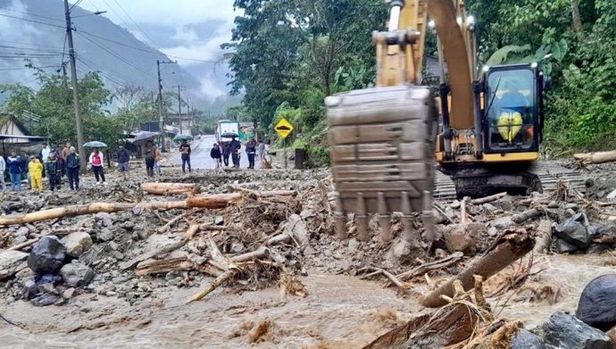 Archivo - Labores de emergencia en Ecuador tras un deslizamiento de tierra