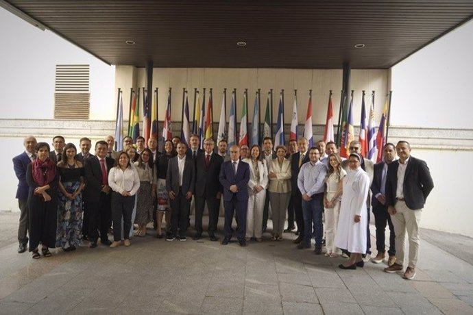 Líderes educativos iberoamericanos piden en una cumbre en la OEI que "la educación deje de ser un privilegio para pocos"