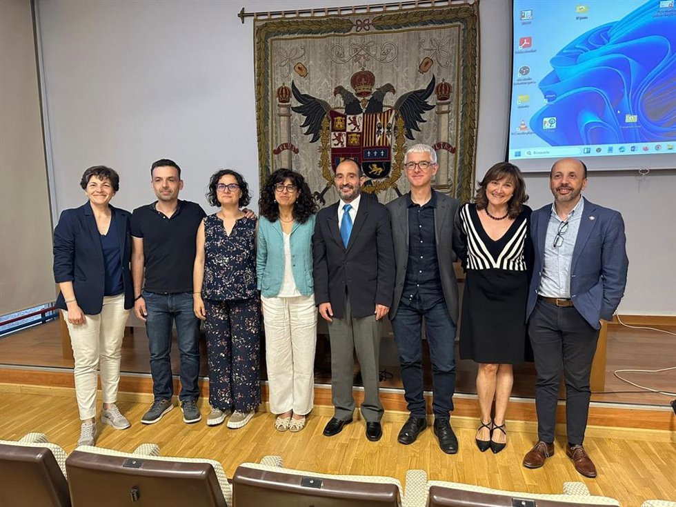 Acto de defensa de la tesis sobre colegios mayores de Granada que ha realizado José María Fornieles