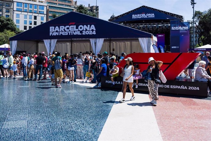 La 'F1 Barcelona Fan Village' en la plaza Catalunya el 15 de junio de 2024.