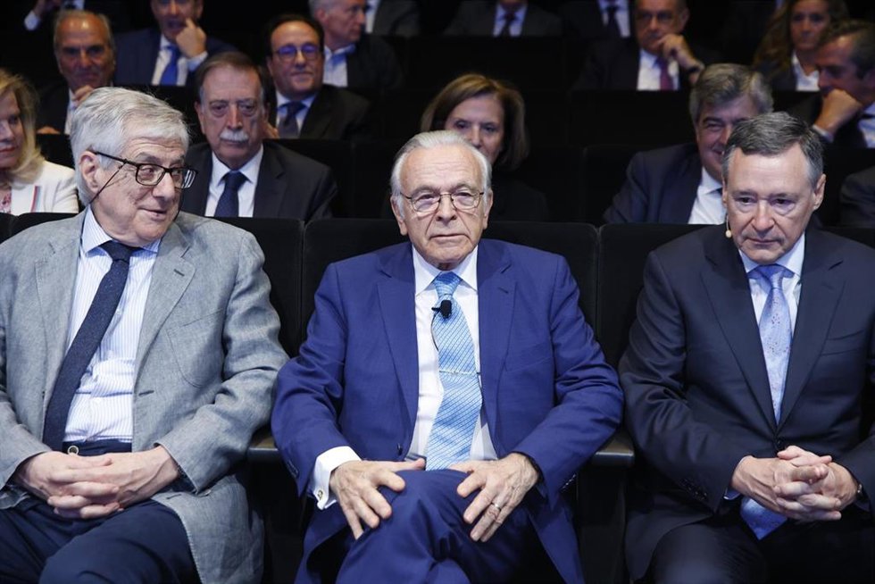 El presidente de CriteriaCaixa, Isidro Fainé (c) y el consejero delegado de CriteriaCaixa, Ángel Simón (d), durante la presentación del nuevo Plan Estratégico 2025-2030 de CriteriaCaixa, a 17 de junio de 2024, en Barcelona, Catalunya (España). CriteriaC