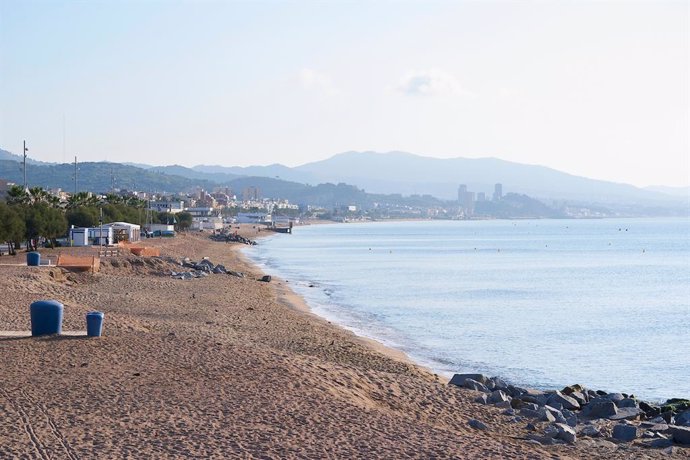 La playa de Badalona (Barcelona) este junio.