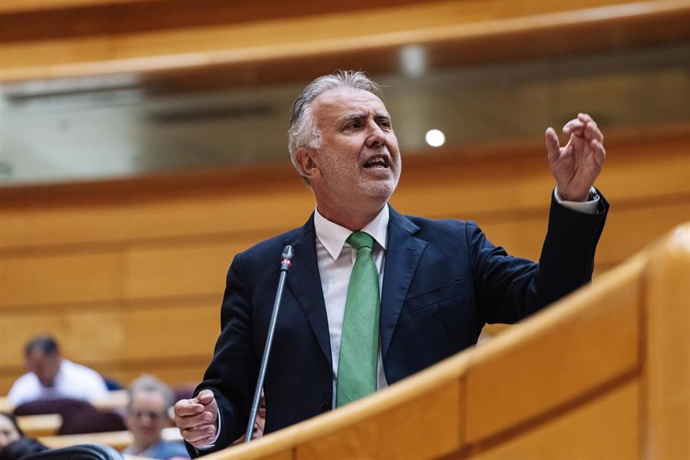 El Ministro de Política Territorial y Memoria Democrática, Ángel Víctor Torres, durante una sesión de control al Gobierno, en el Senado, a 18 de junio de 2024, en Madrid (España). El Gobierno se enfrenta a una sesión de control después de que la Junta d