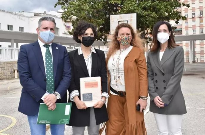 Archivo - Raquel Borja (2i) y Lydia Aranda, junto a los entonces delegados de la Junta y de Educación, Antonio Sutil y Maribel Lozano, en la presentación del proyecto del Conservatorio de Danza.