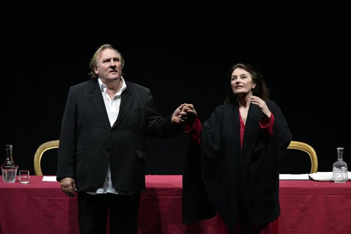 Archivo - Gérard Depardieu con Anouk Aimeé en el Festival Castell de Peralada