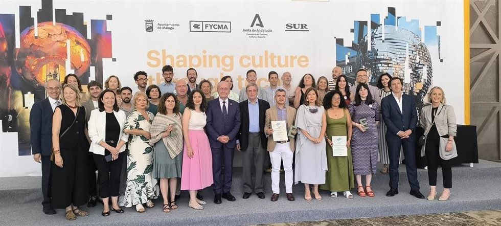 Foto de grupo de los galardonados de la nueva edición de los premios Expone