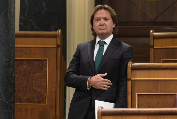 Archivo - El diputado de Vox, Jorge Campos, durante una sesión plenaria en el Congreso de los Diputados.