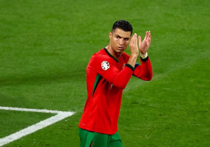 18 June 2024, Saxony, Leipzig: Portugal's Cristiano Ronaldo applauds during the Euro 2024 Group F soccer match between Portugal and Czech at Leipzig stadium. Photo: Jan Woitas/dpa