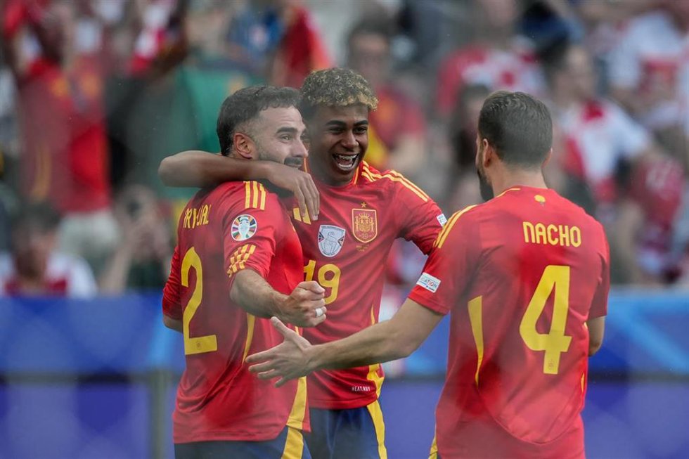 Dani Carvajal, Lamine Yamal y Nacho con la selección