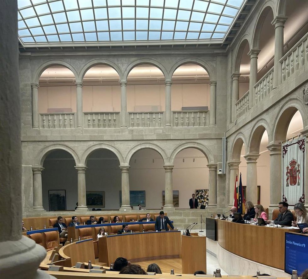 Archivo - Pleno del Parlamento de La Rioja