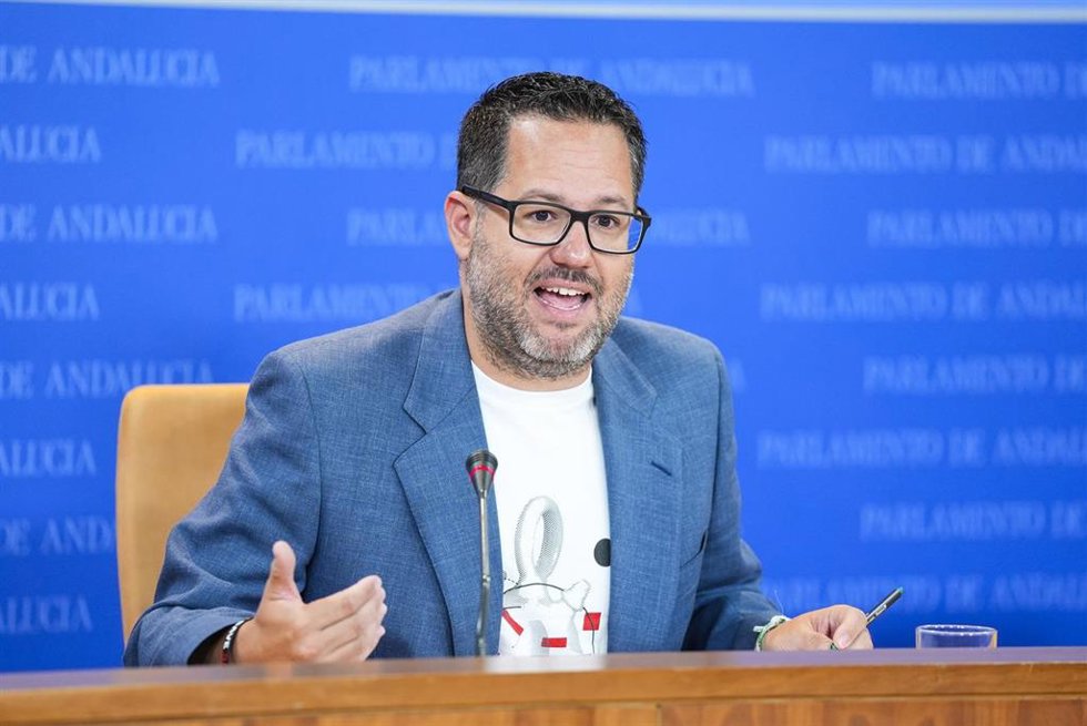 El portavoz del Grupo Mixto-AdelanteAndalucía, José Ignacio García, durante la ronda de ruedas de prensa de portavoces de los grupos parlamentarios en el Parlamento de Andalucía, a 19 de junio de 2024 en Sevilla (Andalucía, España). Los portavoces de lo