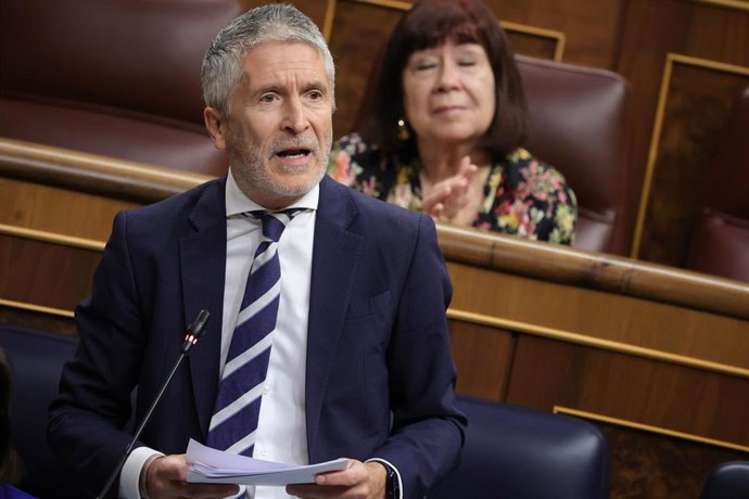 El ministro de Interior, Fernando Grande-Marlaska, interviene durante la sesión de control al Gobierno, en el Congreso de los Diputados, a 29 de mayo de 2024, en Madrid (España).
