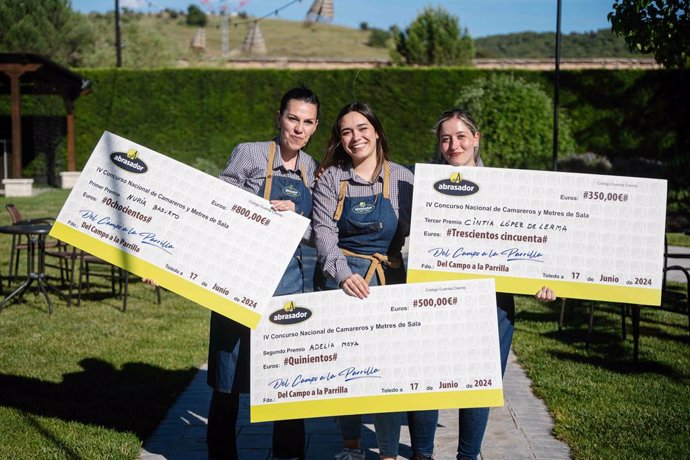 Nuria, Lía y Cintia, las tres camareras ganadoras del concurso  