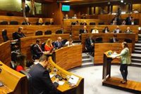 Vox critica habilitar julio después de paralizar la actividad parlamentaria por las elecciones europeas